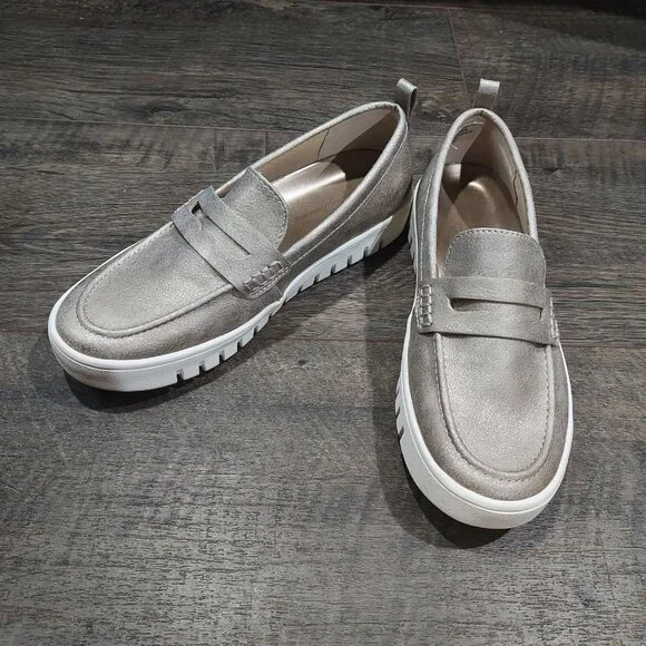 Tommy Bahama Gold Slip On Loafers Size 6.5 Preppy - Picture 3 of 9